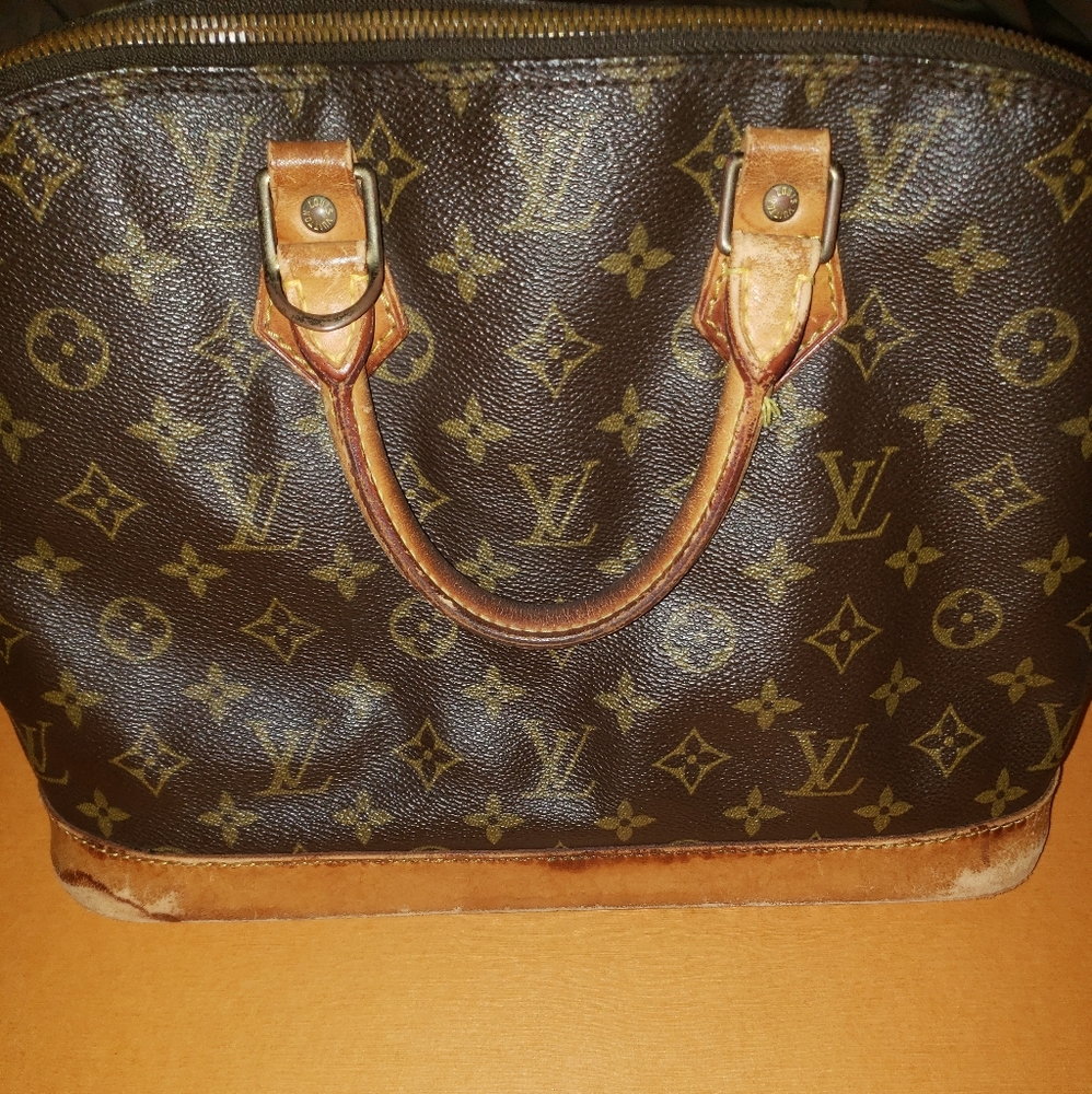 SOLD!!! authentic Louis Vuitton Monogram Alma